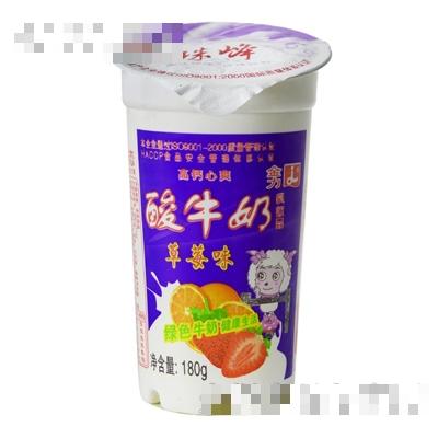 金力高钙心爽草莓味酸牛奶杯