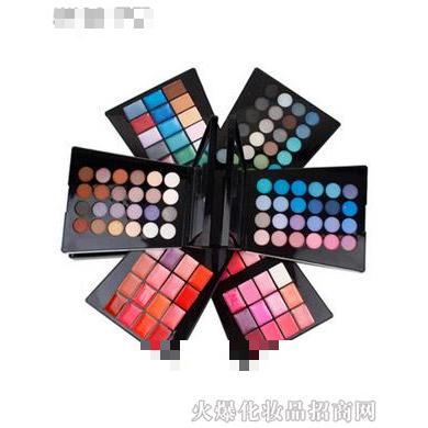 ISMINE伊姿蔓132色哑光珠光大地色眼影盘