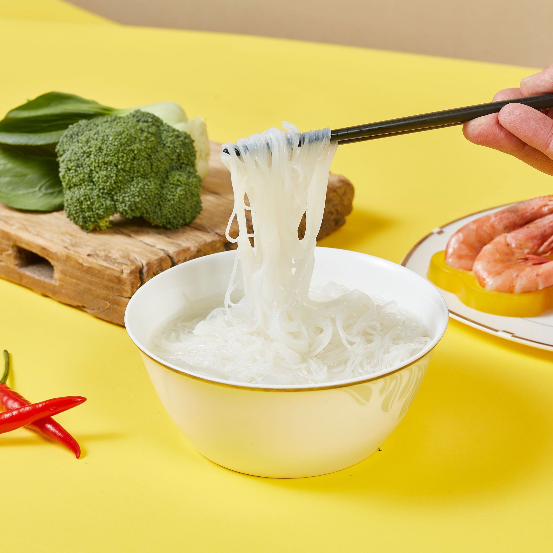 方便即食酸辣粉丝粉饼批发即食红薯粉饼覆膜60g支持一件代发OEM代加工