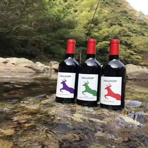 瓦洛浦彩鹿美乐干红葡萄酒2.png